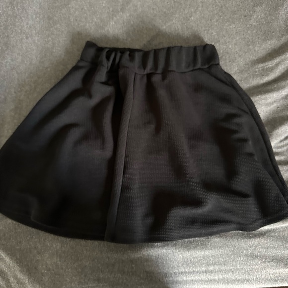 Plain Black Skirt - Picture 3 of 5